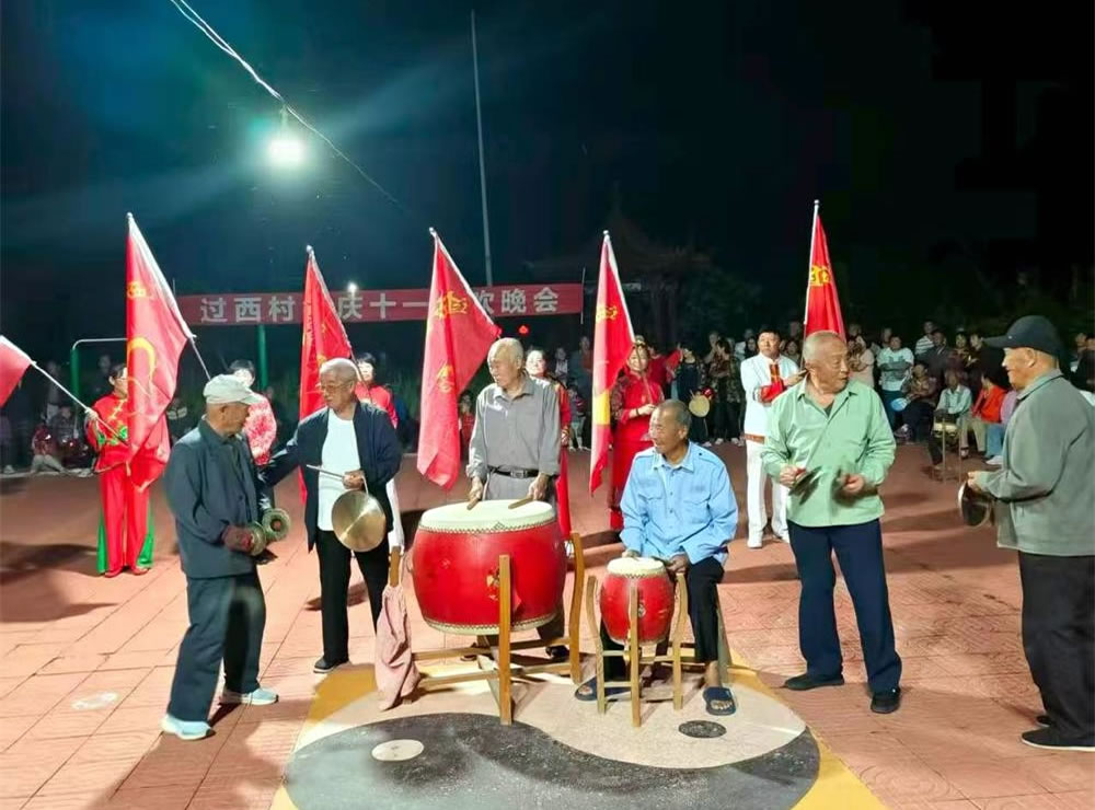 歌唱祖国，欢庆“十一”  ——过西村庆“十一”文艺晚会 第 3 张